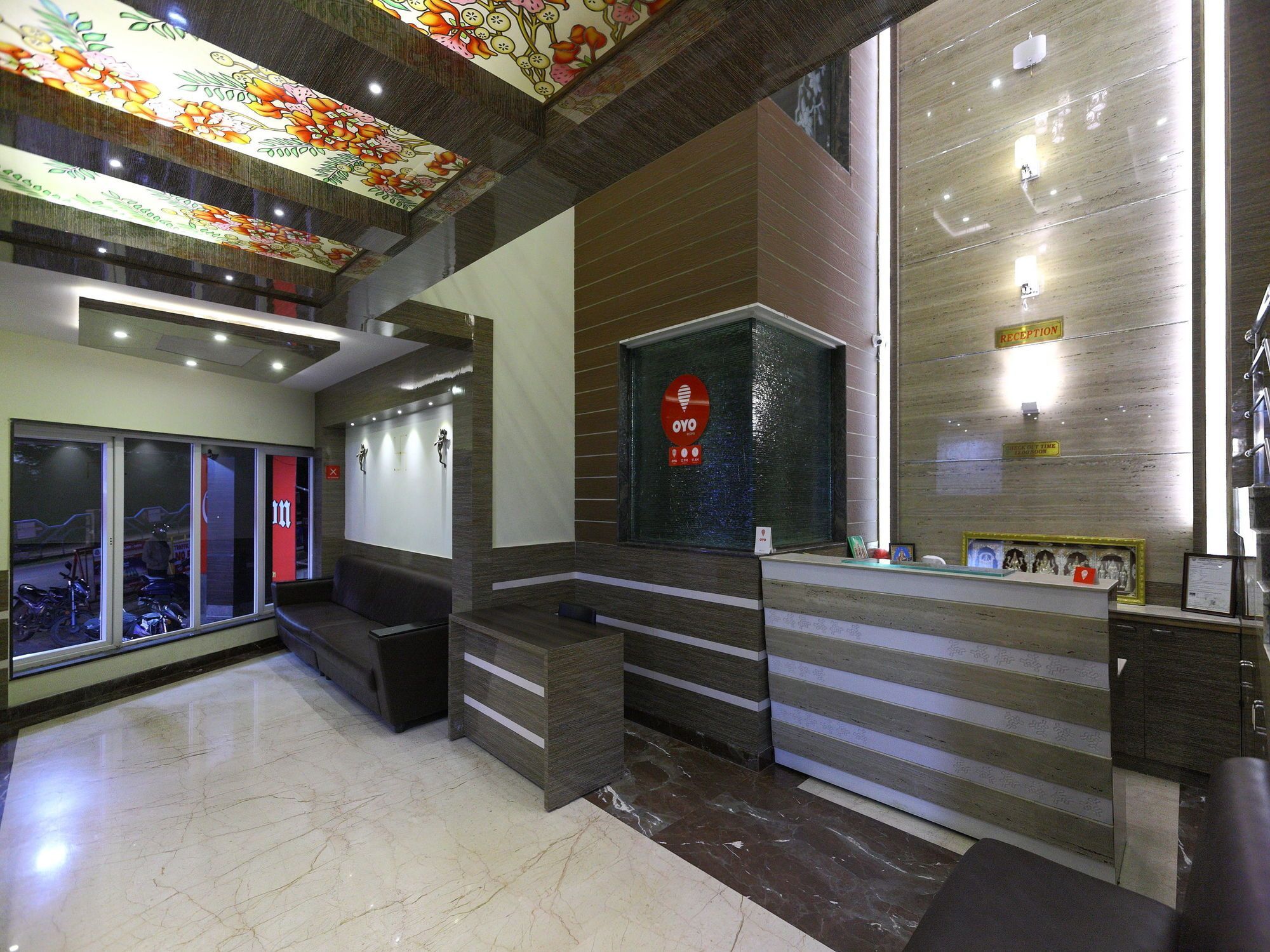 אוטי Oyo 7987 Hotel Carnation מראה חיצוני תמונה