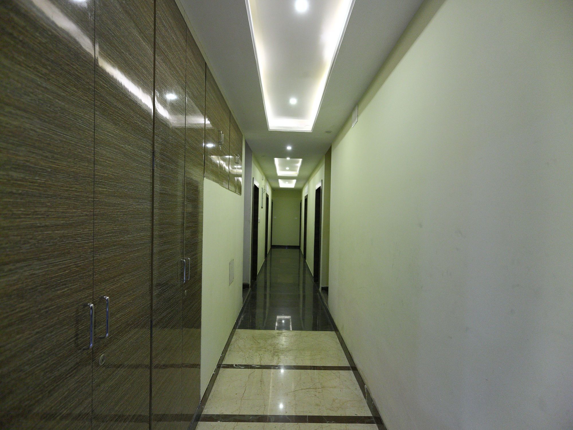 אוטי Oyo 7987 Hotel Carnation מראה חיצוני תמונה