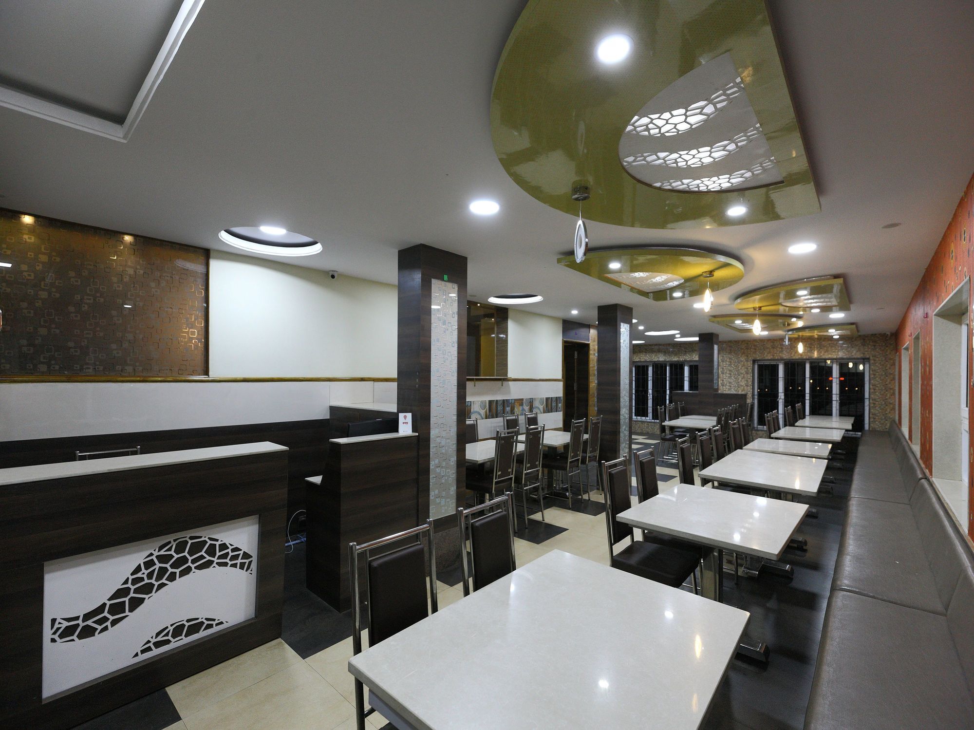 אוטי Oyo 7987 Hotel Carnation מראה חיצוני תמונה